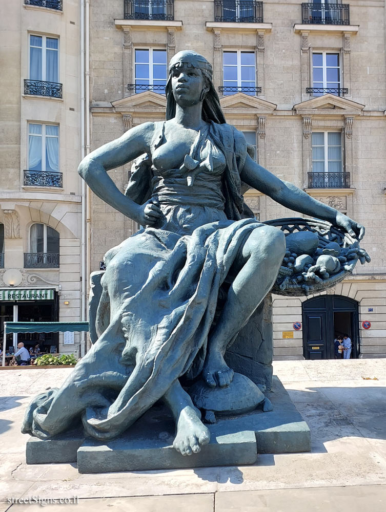 Paris - Musée d’Orsay - "Africa" outdoor sculpture by Eugène Delaplanche - 75 Rue de Lille, 75007 Paris, France
