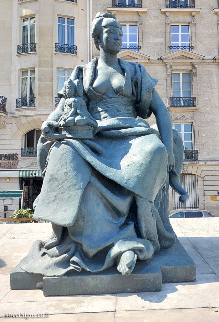 Paris - Musée d’Orsay - "Asia" outdoor sculpture by Alexandre Falguière - 75 Rue de Lille, 75007 Paris, France