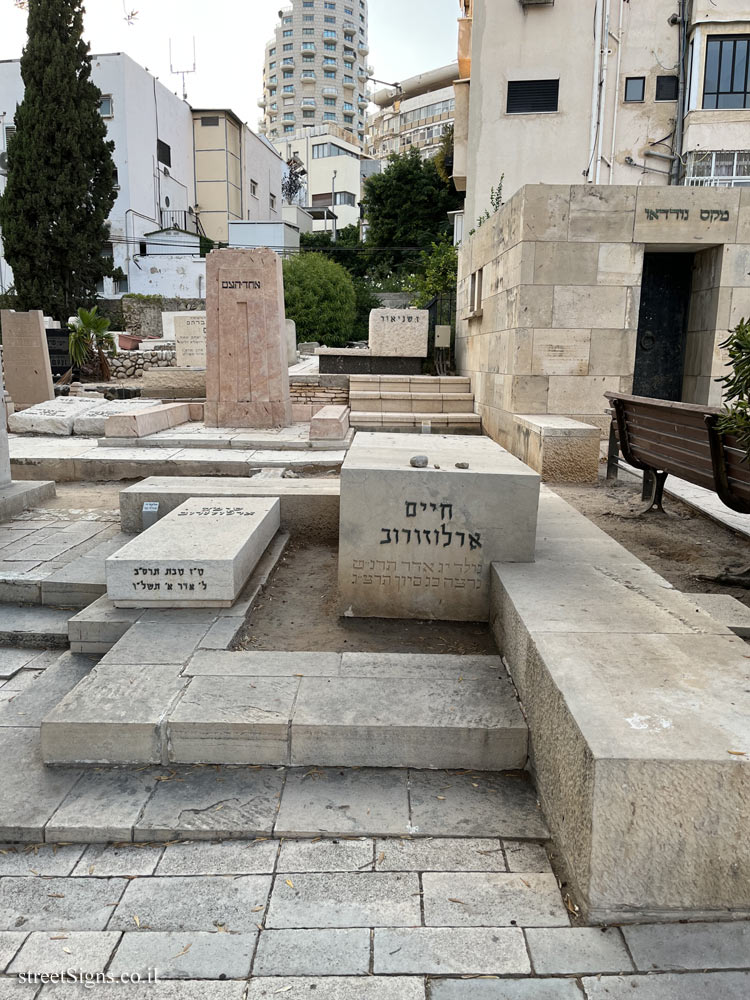 Tel Aviv - Trumpeldor Cemetery - The grave of The grave of Haim Arlozorov and Sima Arlozorov - Hovevei Tsiyon St 18, Tel Aviv-Yafo, Israel