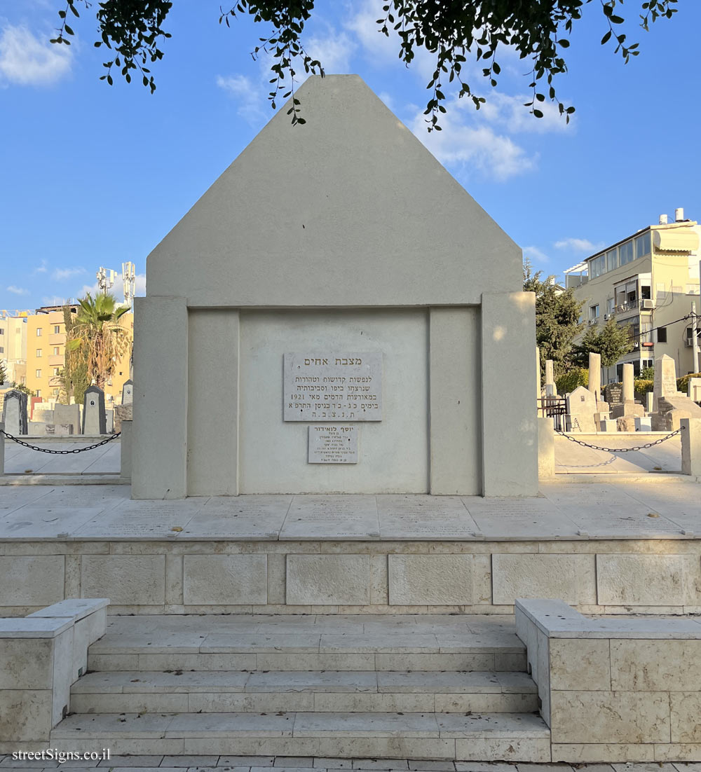 Tel Aviv - Trumpeldor Cemetery - A memorial to those who fell in the events of 1921 - Trumpeldor St 19, Tel Aviv-Yafo, Israel