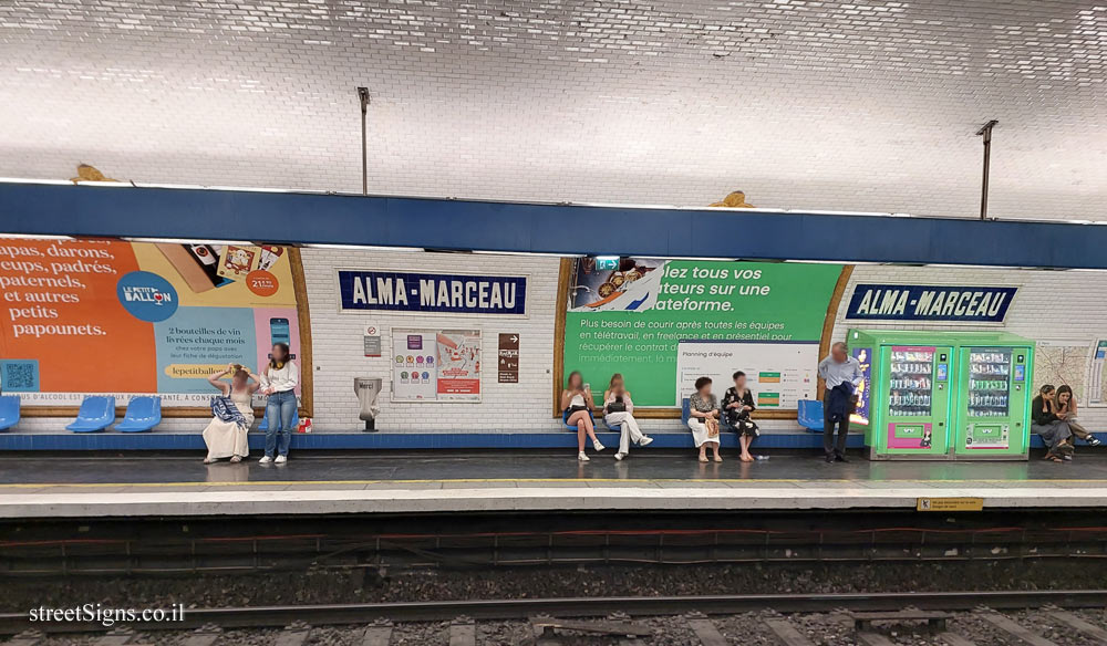 Paris - metro station design made by Motte - Alma-Marceau station