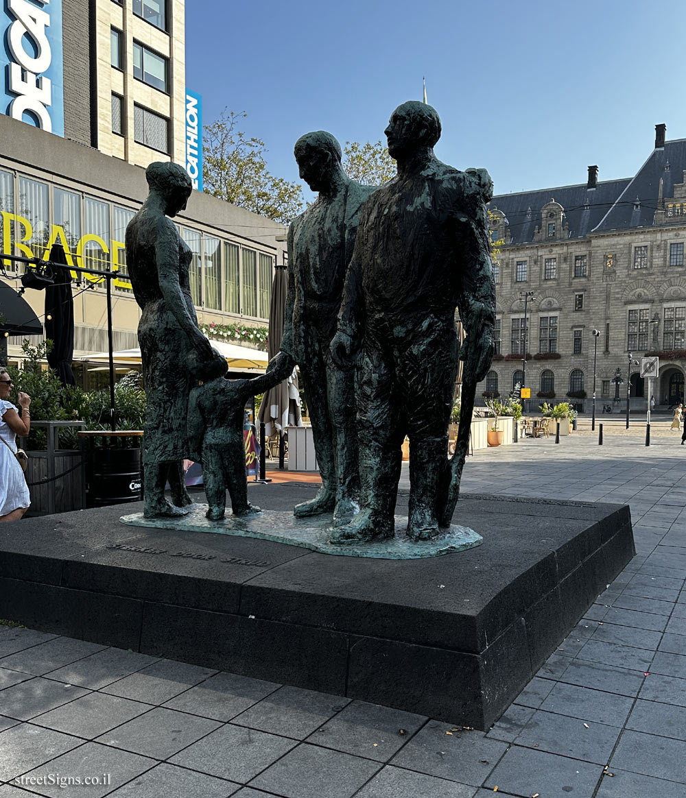 Rotterdam - a commemorative statue for the people of Rotterdam who fell in WWII - Stadhuisplein 1b, 3012 AR Rotterdam, Netherlands