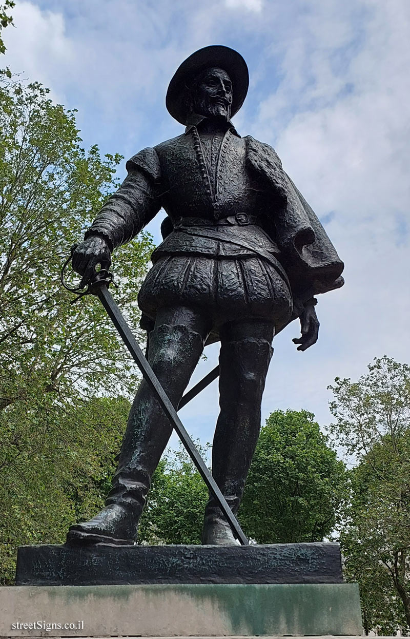 London - A statue commemorating the writer and explorer Sir Walter Raleigh - The Pepys Building, The Old Royal Naval College, London SE10 9LW, UK
