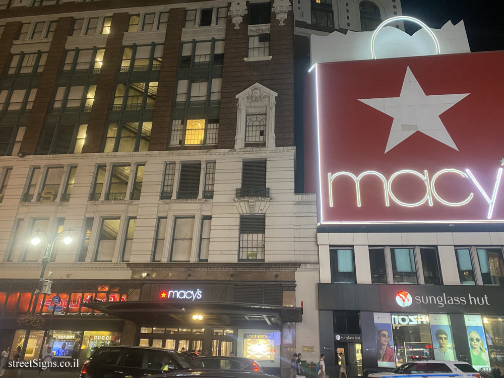 New York - commemorative sign for the Macy’s store - 1 Herald Sq, New York, NY 10001, USA