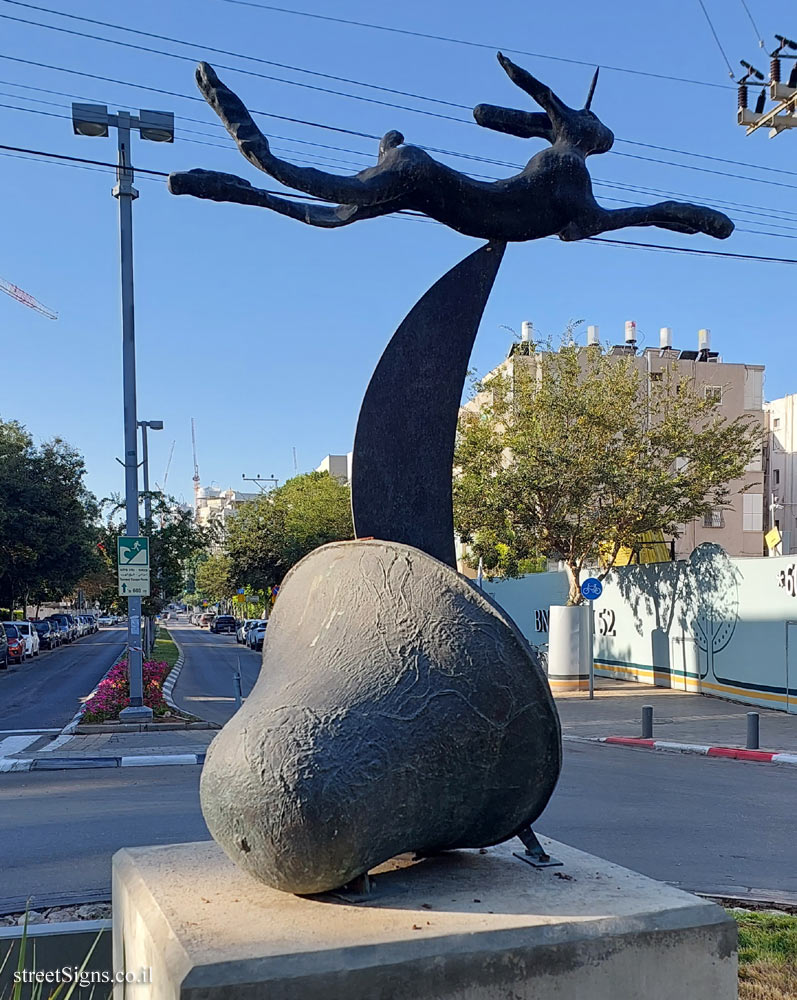 Tel Aviv - "Unihare on Crescent and Bell" - Outdoor sculpture by Barry Flanagan - Bnei Dan St 54, Tel Aviv-Yafo, Israel
