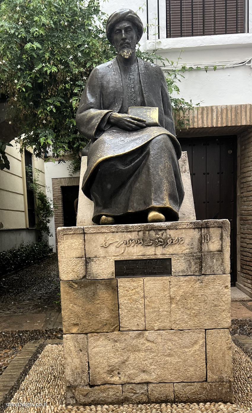 Cordoba - The statue of Maimonides - Plaza de Tiberíades, 3, 14004 Córdoba, Spain