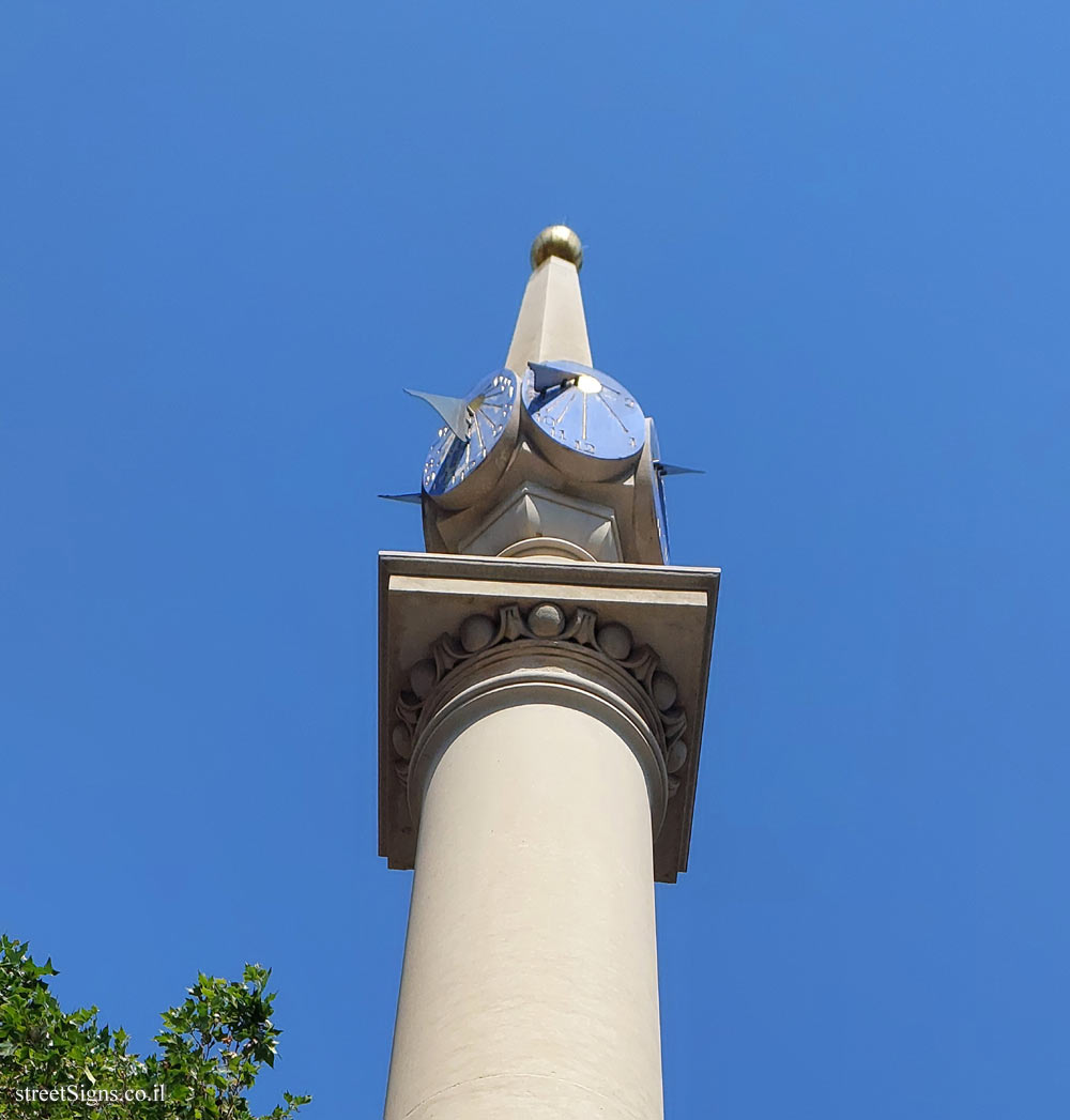 London - The sundial at Seven Dials - Seven Dials, London WC2H 9HA, UK