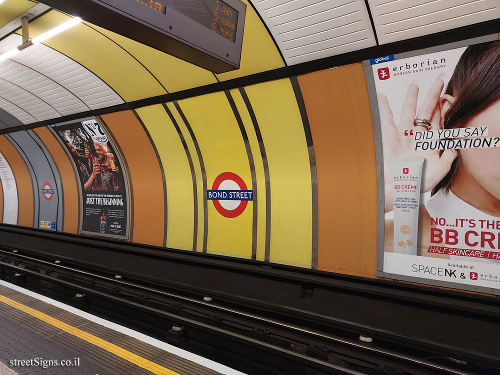 London - Bond Street Subway Station - Interior of the station (2) - 14 - 15 Barrett St, London W1U 1LX, UK