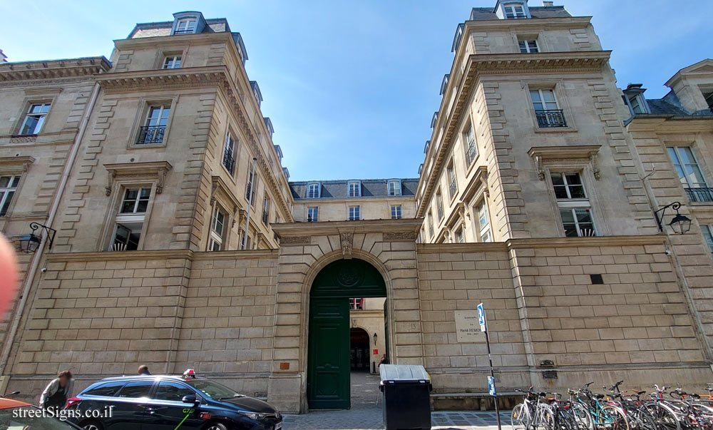 Paris - commemorative plaque for the historian René Rémond - 13 Rue de l’Université,, Jardin de Sciences Po, 27 Rue Saint-Guillaume, 75007 Paris, France