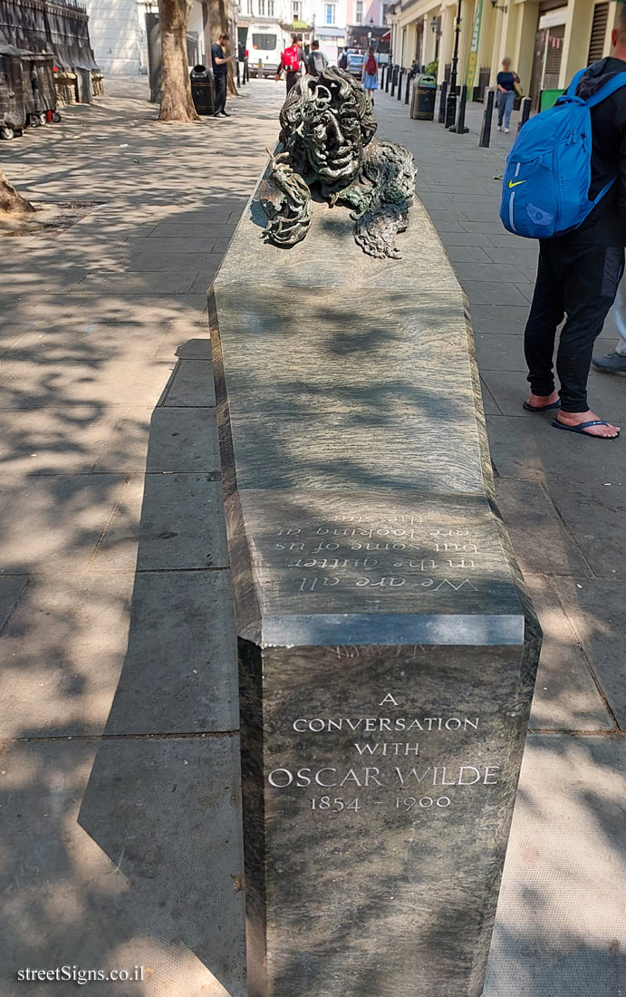 London - "A Conversation with Oscar Wilde" outdoor sculpture by Maggi Hambling - 5 Adelaide St, London WC2R 0QE, UK
