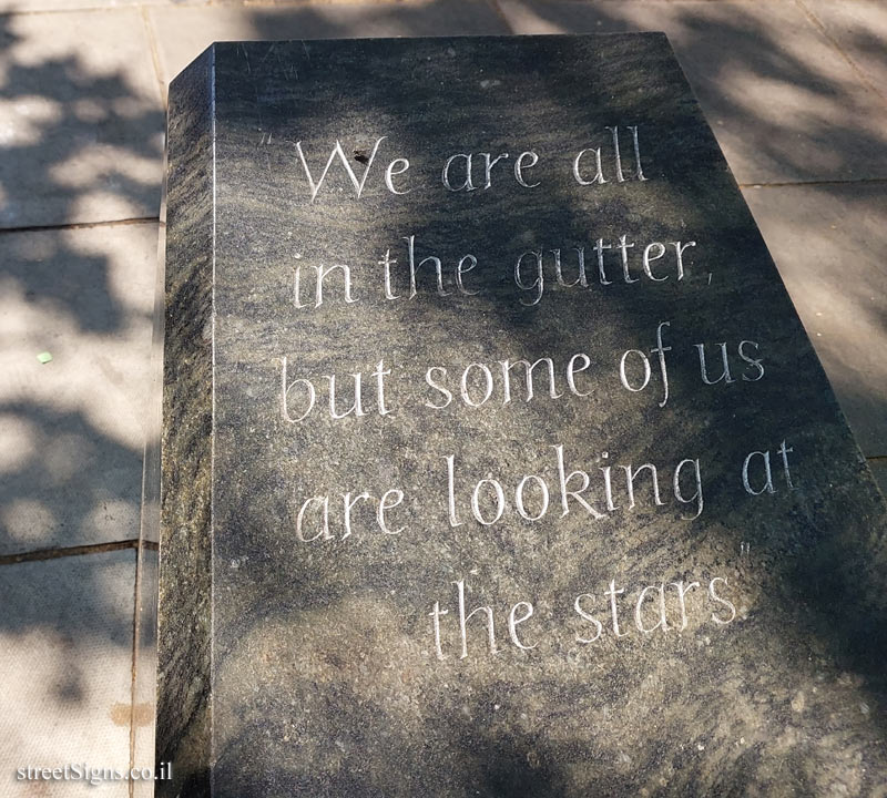 London - "A Conversation with Oscar Wilde" outdoor sculpture by Maggi Hambling - 5 Adelaide St, London WC2R 0QE, UK