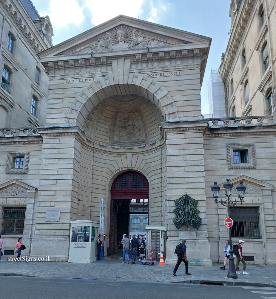 Paris - outdoor sculpture by Arman - 50 years since the battle for the Paris police - 8 Rue de la Cité, 75004 Paris, France