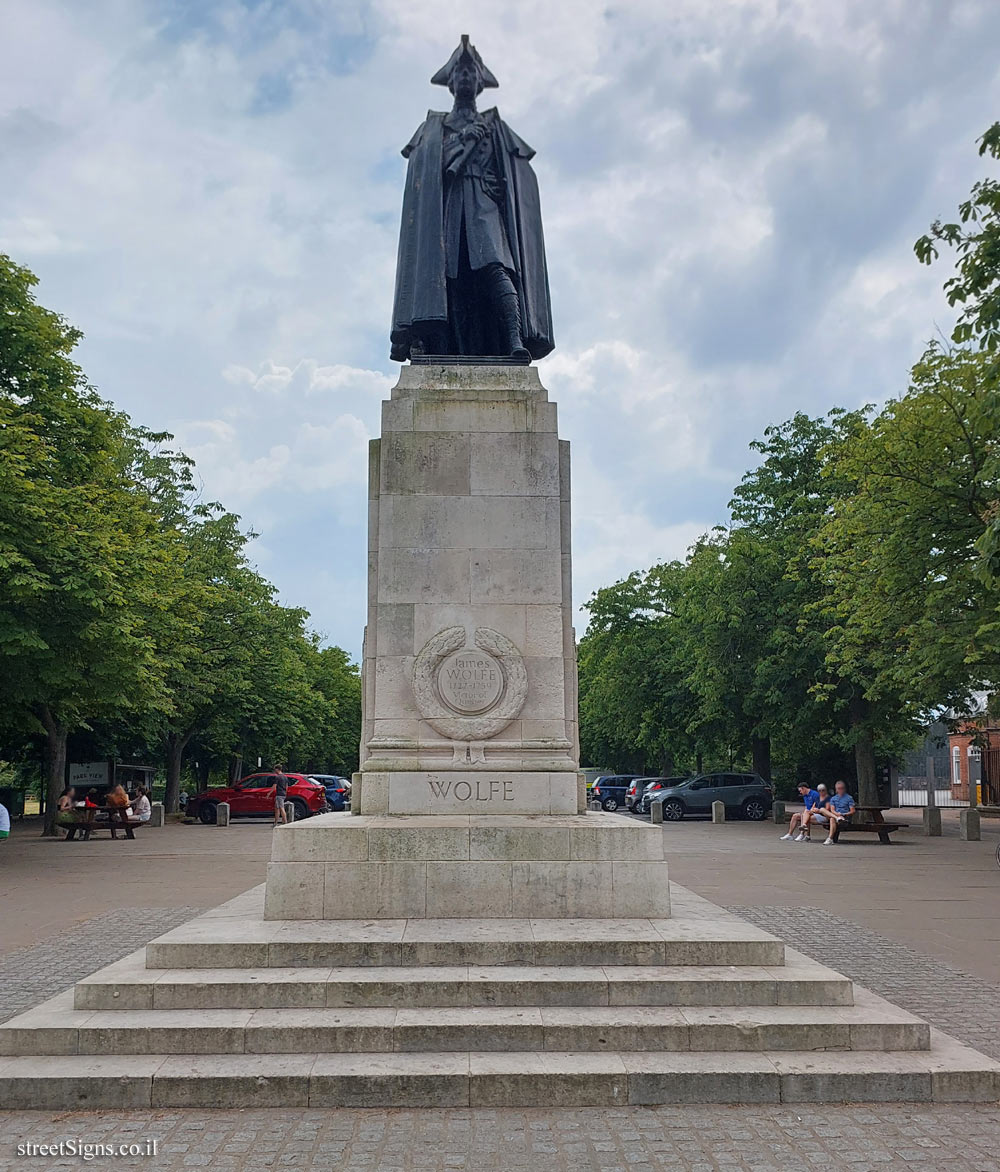 London - Greenwich - Statue of General James Wolfe - 38-Inch Telescope Dome, London SE10 8XJ, UK