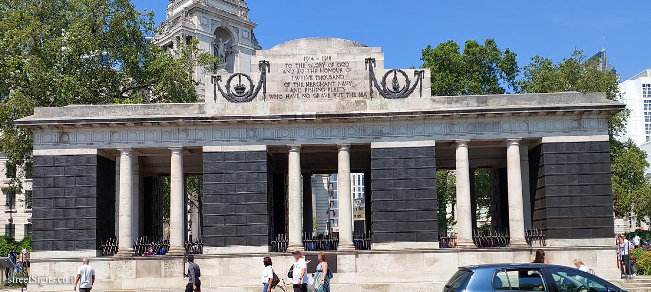 London - Tower Hill - Memorial to the fallen of the Merchant Navy in WWI - 42-30 Tower Hill, London EC3N 4AL, UK