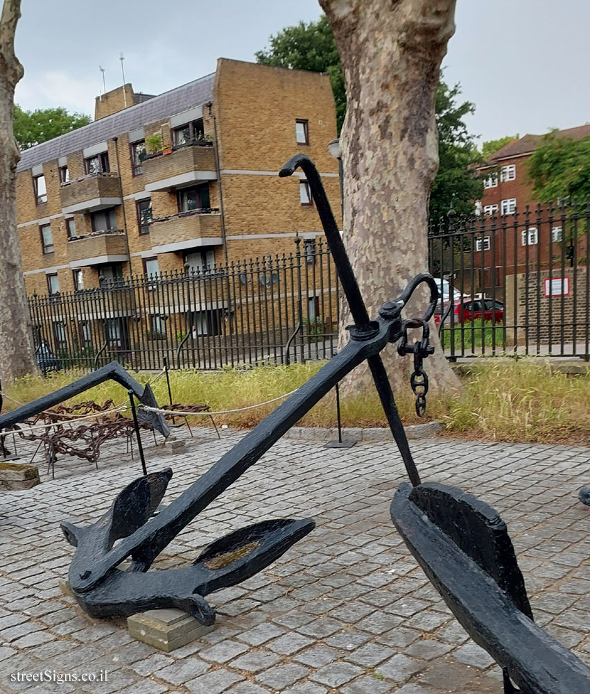 London - Greenwich - Admiralty anchor from 1750 - 11 Park Row, London SE10 9NG, UK