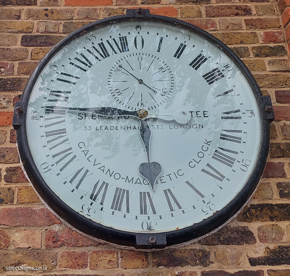 London - Greenwich - The Shepherd 24-hour Gate Clock - Royal Observatory, Blackheath Ave, London SE10 8XJ, UK