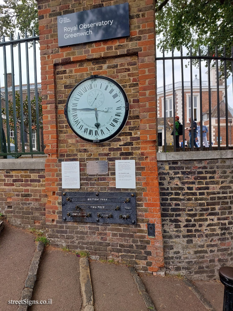 London - Greenwich - The Shepherd 24-hour Gate Clock and The Time Ball - Royal Observatory, Blackheath Ave, London SE10 8XJ, UK