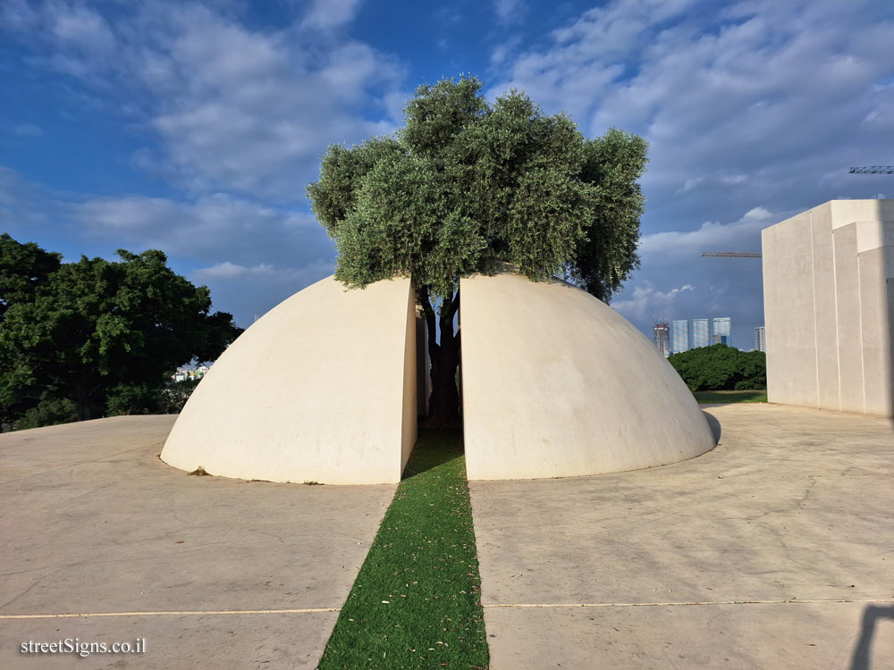 Kikar Levana, 8 Split Dome