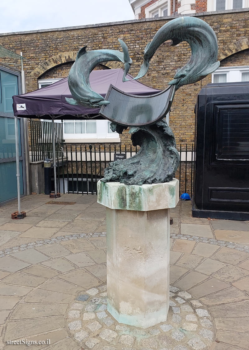 London - Greenwich - The Dolphin Sundial - Royal Obervatory, Blackheath Ave, London SE10 8XJ, UK