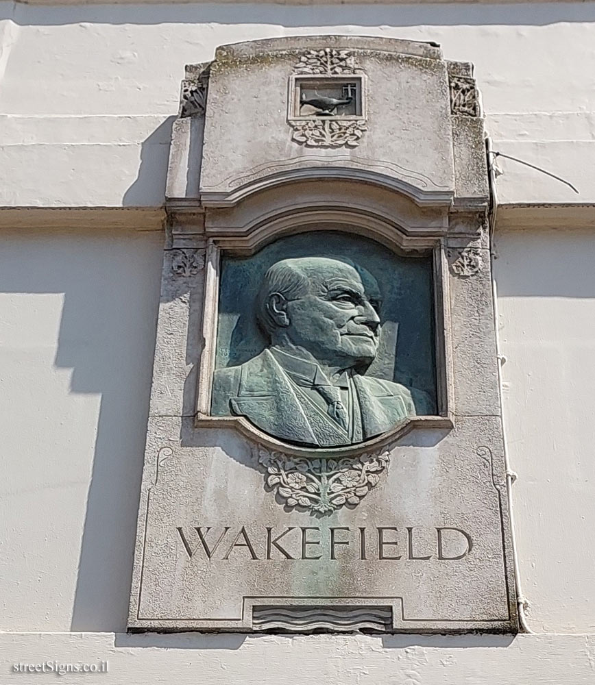 London - Plaque commemorating the contribution of Charles Wakefield - London - Plaque commemorating the contribution of Charles Wakefield