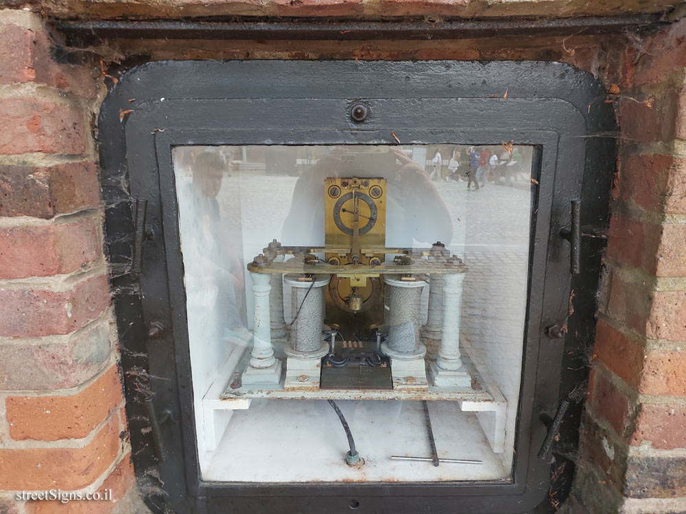 London - Greenwich - Gate clock mechanism - London - Greenwich - Gate clock mechanism