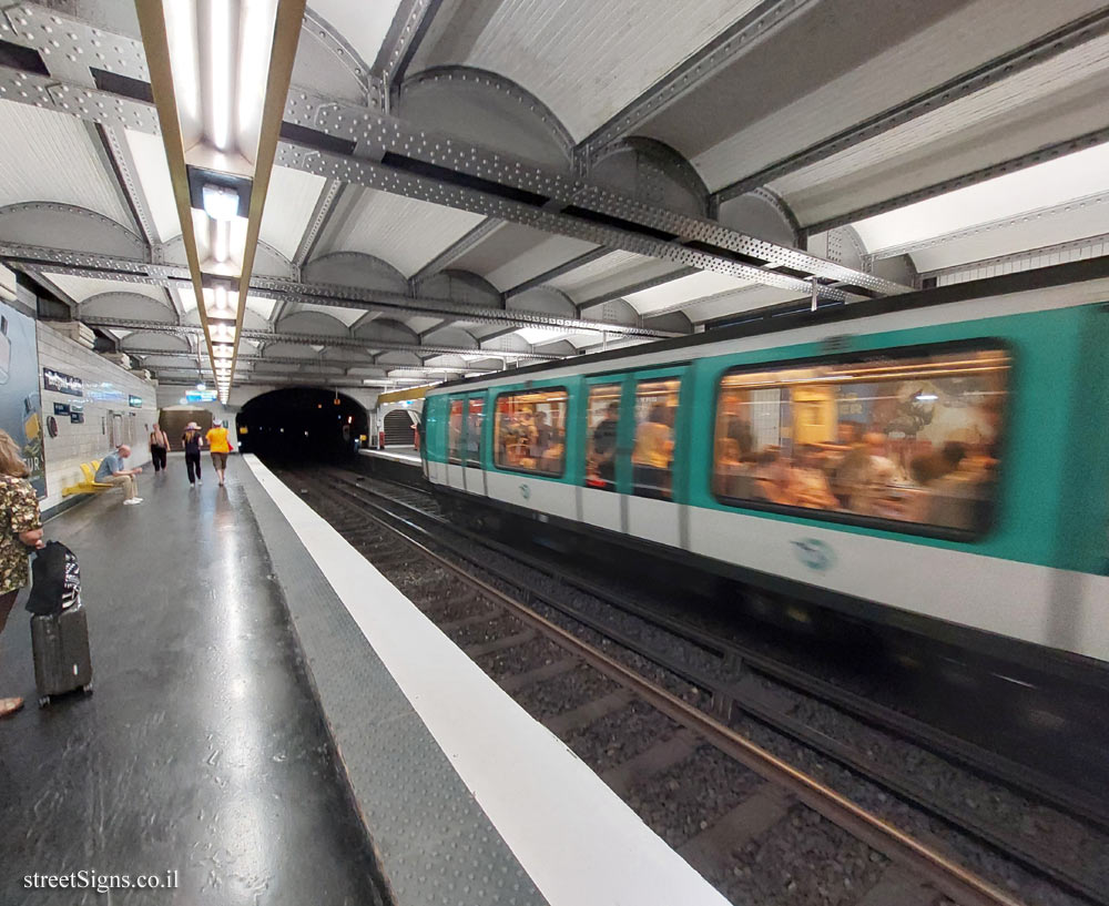 Paris - Bréguet-Sabin metro station - interior of the station - 15 Bd Richard-Lenoir, 75011 Paris, France