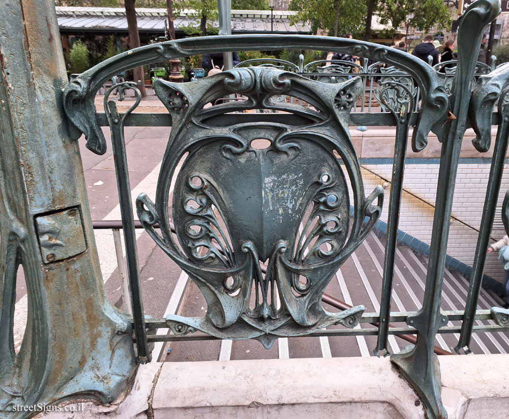 Guimard metro entrances - Cité station, Paris, France