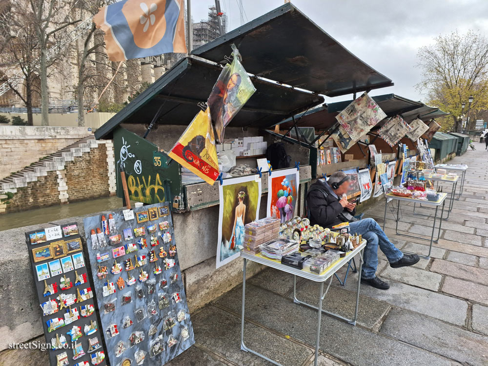 Paris - History of Paris - The booksellers of the banks of the Seine - Pont au Double, Paris, France