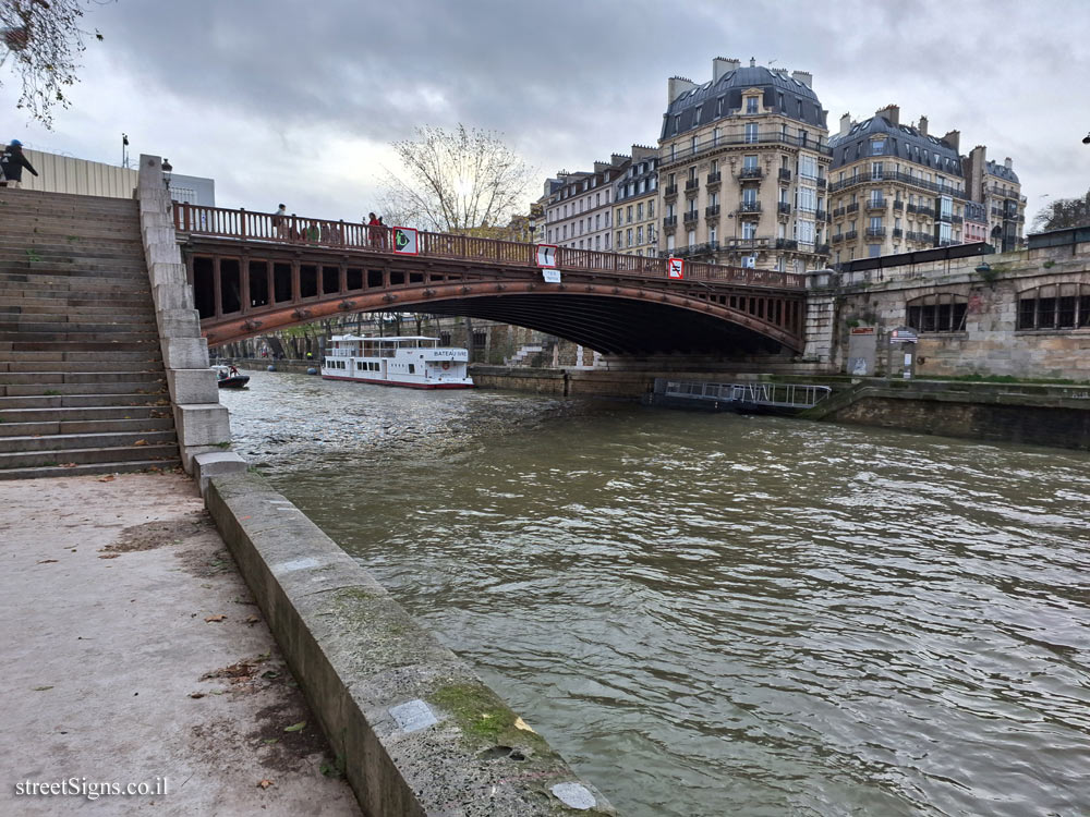 Paris -  Pont au Double - 1910 Pont au Double, 75004 Paris, France