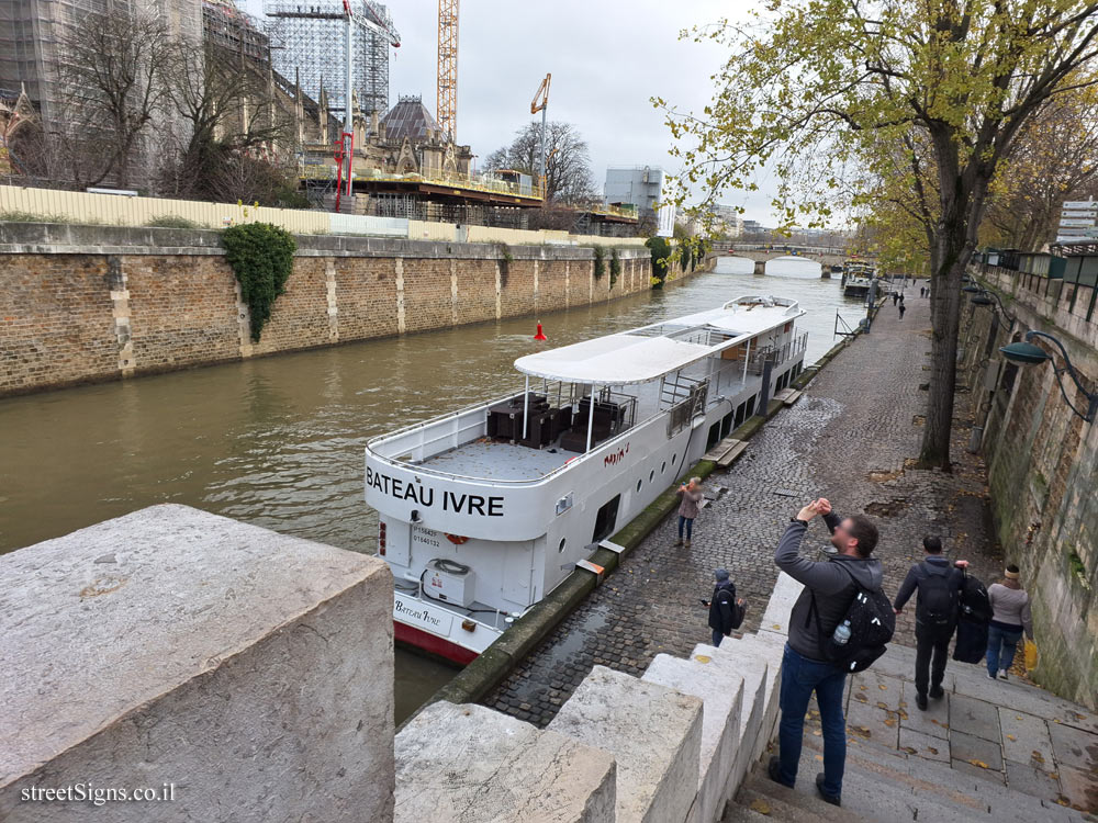 Paris - History of Paris - Omnibus Boats - 1910 Pont au Double, 75004 Paris, France