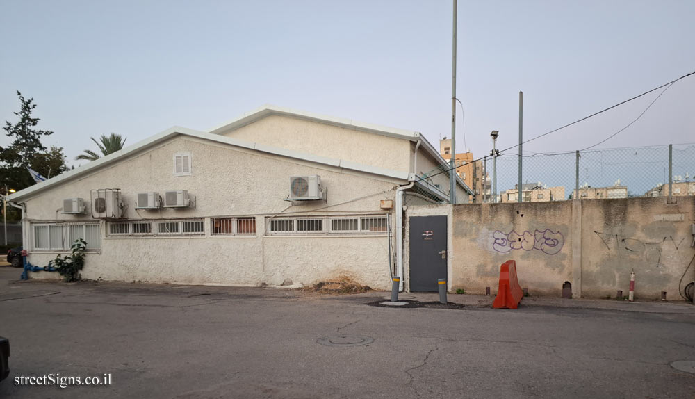 Holon - Heritage Sites in Israel - Hapoel Holon complex, pool, stadium and Tovia’s kiosk - Ekhad be-Mai St 38, Holon, Israel