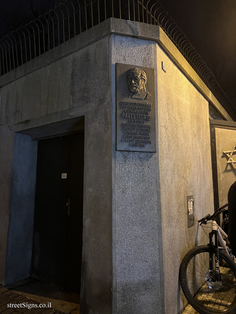 Prague - commemorative plaque in the place where the writer and publisher Pavel Tigrid lived - U Starého Hřbitova 4, Staré Město, 110 00 Praha-Praha 1, Czechia