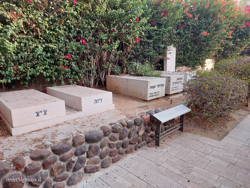 Tel Aviv - Trumpeldor Cemetery - Information about Namir, Rabinowitz, Weiss and Cheech - Hovevei Tsiyon St 14, Tel Aviv-Yafo, 6380302, Israel