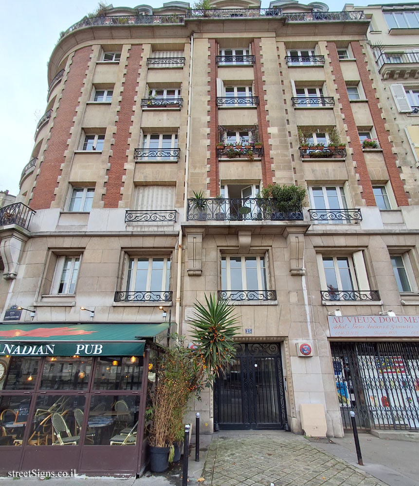 Paris - the house where the doctor Georges Fully lived who was murdered in 1973 - 25 Quai des Grands Augustins, 75006 Paris, France