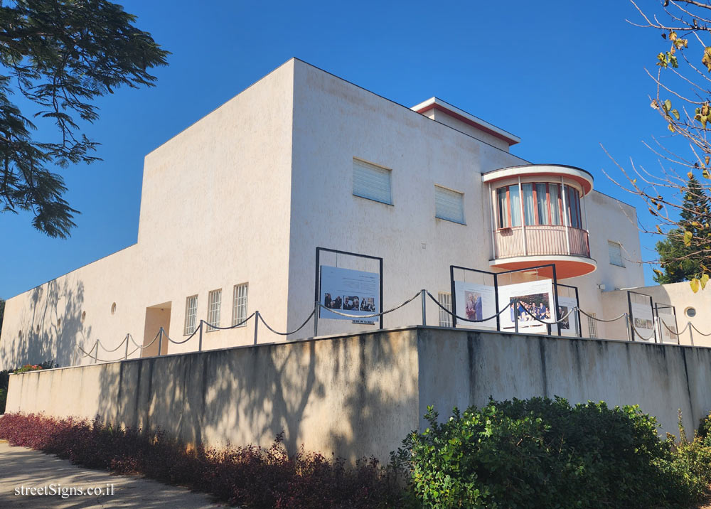 Rehovot - Weizmann Institute of Science - Beit Weizmann - Herzl St 234, Rehovot, Israel