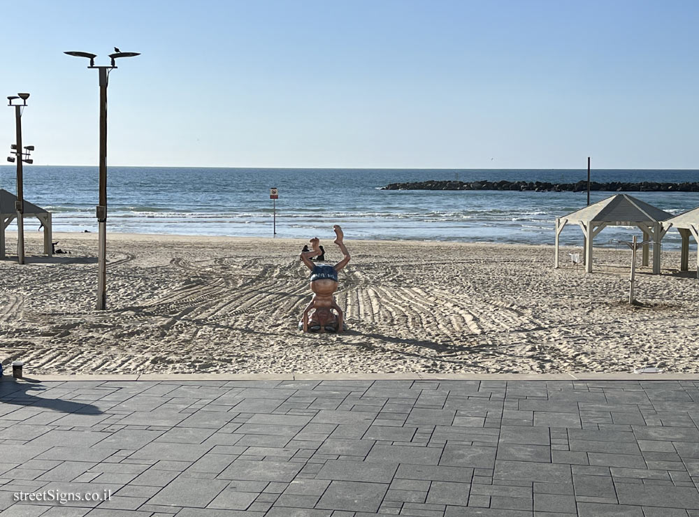 Tel Aviv - Ben Gurion’s statue on the beach of Tel Aviv - Shlomo Lahat Promenade 17, Tel Aviv-Yafo, Israel