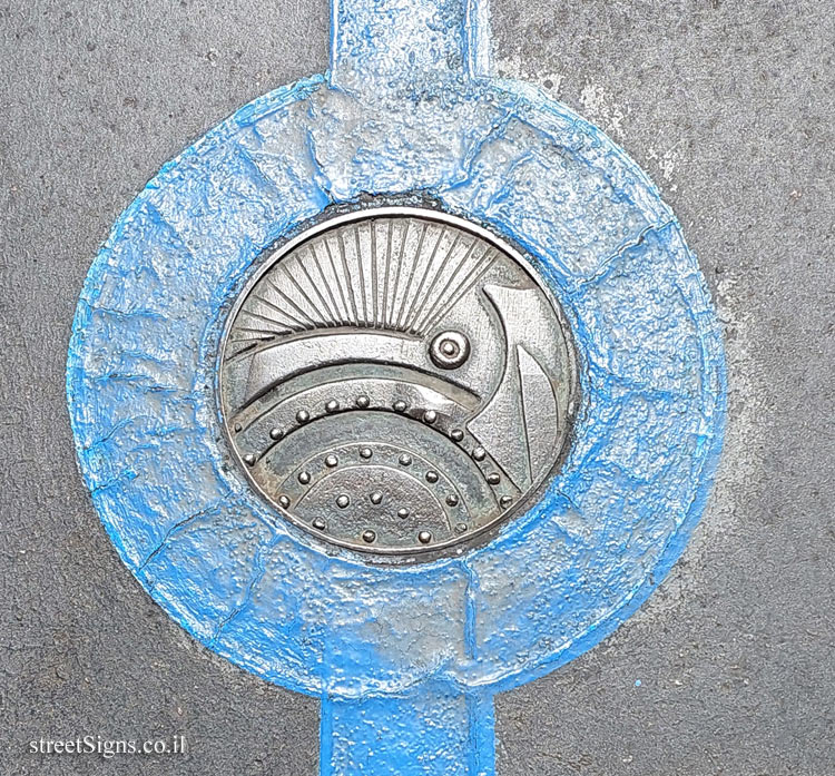 London - Tower Bridge London - The Blue Line of Fame - Alfred J Wheatley - Stonemason