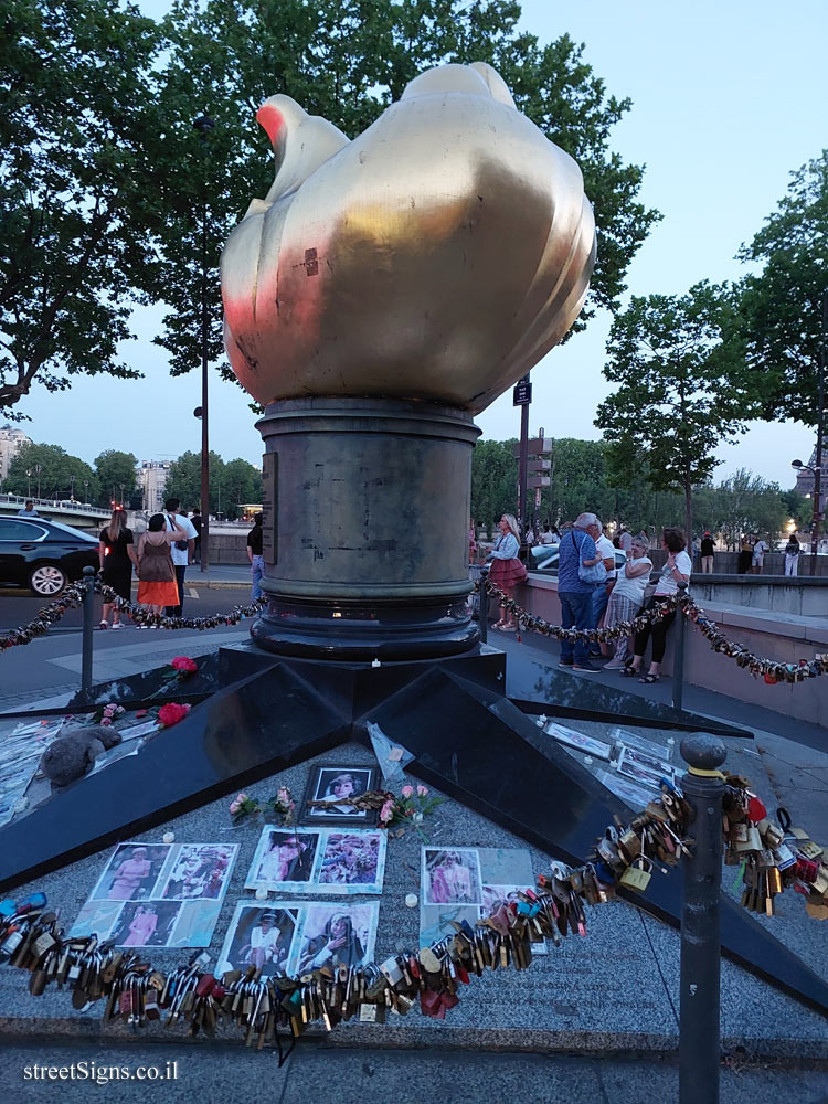 Paris - a commemorative corner for Princess Diana at the site of her accident - 51 Cr Albert 1er, 75008 Paris, France