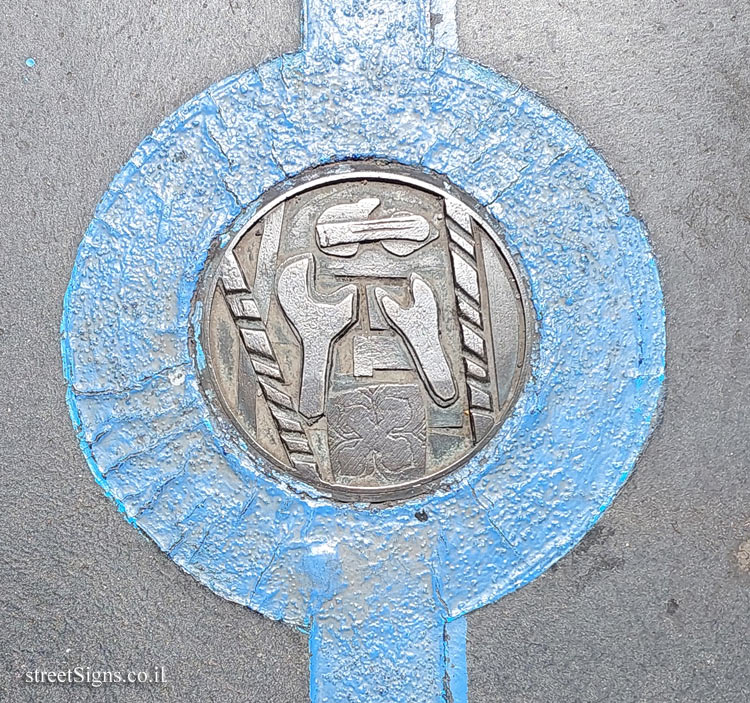 London - Tower Bridge London - The Blue Line of Fame - John Buchanan - Bridge Master