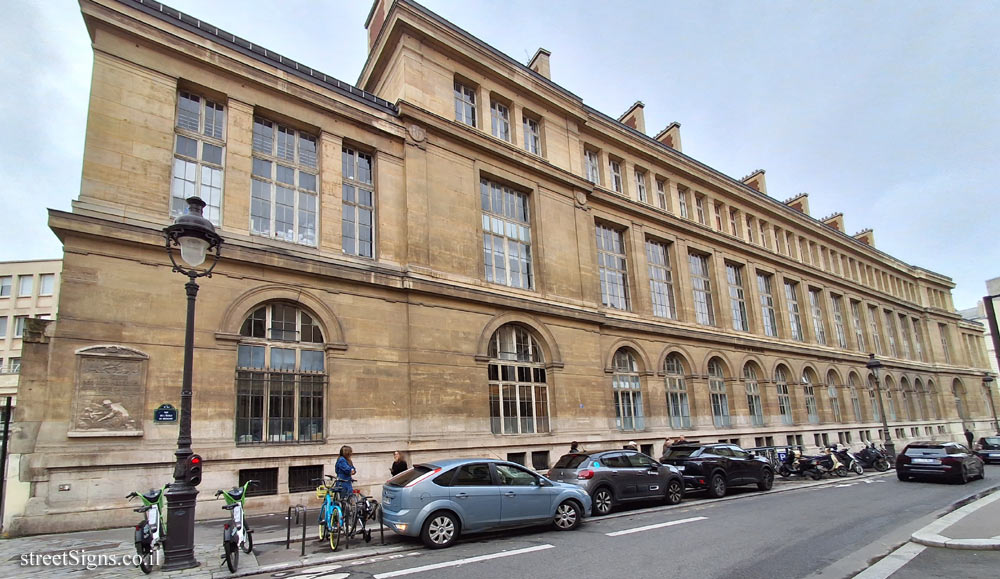 Paris - commemorative plaque for French doctors who were killed in the First World War - 15 Rue de l’École de Médecine, 75006 Paris, France