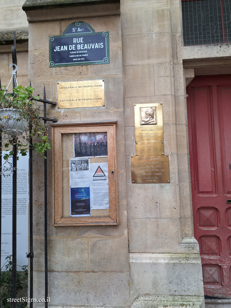 Paris - commemorative plaque for the Romanian sculptor Constantin Brâncuși - 9bis Rue Jean de Beauvais, 75005 Paris, France