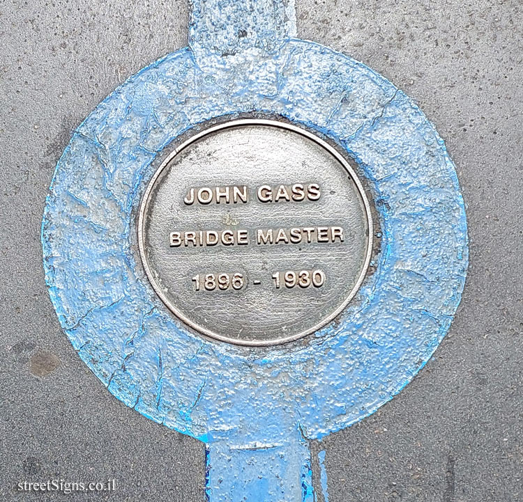 London - Tower Bridge London - The Blue Line of Fame - John Gass - Bridge Master