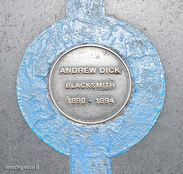 London - Tower Bridge London - The Blue Line of Fame - Andrew Dick - Blacksmith
