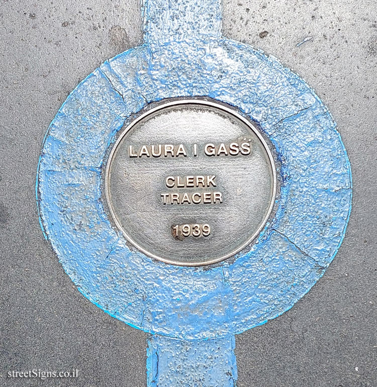 London - Tower Bridge London - The Blue Line of Fame - Laura I Gass - Clerk Tracer