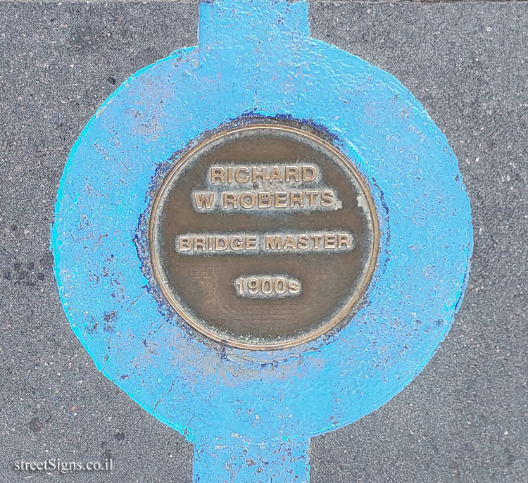 London - Tower Bridge London - The Blue Line of Fame - Richard W.Roberts - Bridge Master