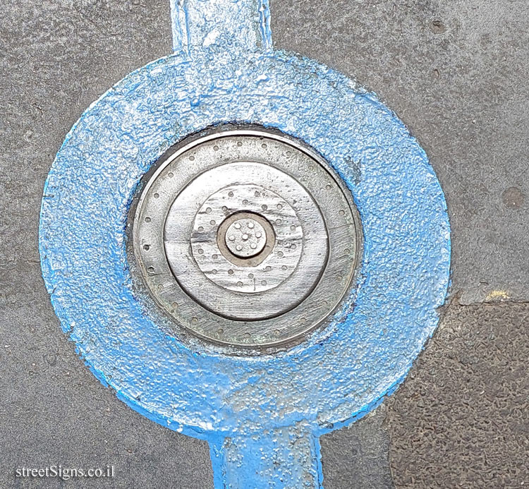 London - Tower Bridge London - The Blue Line of Fame - John Chalk - Rivet Boy