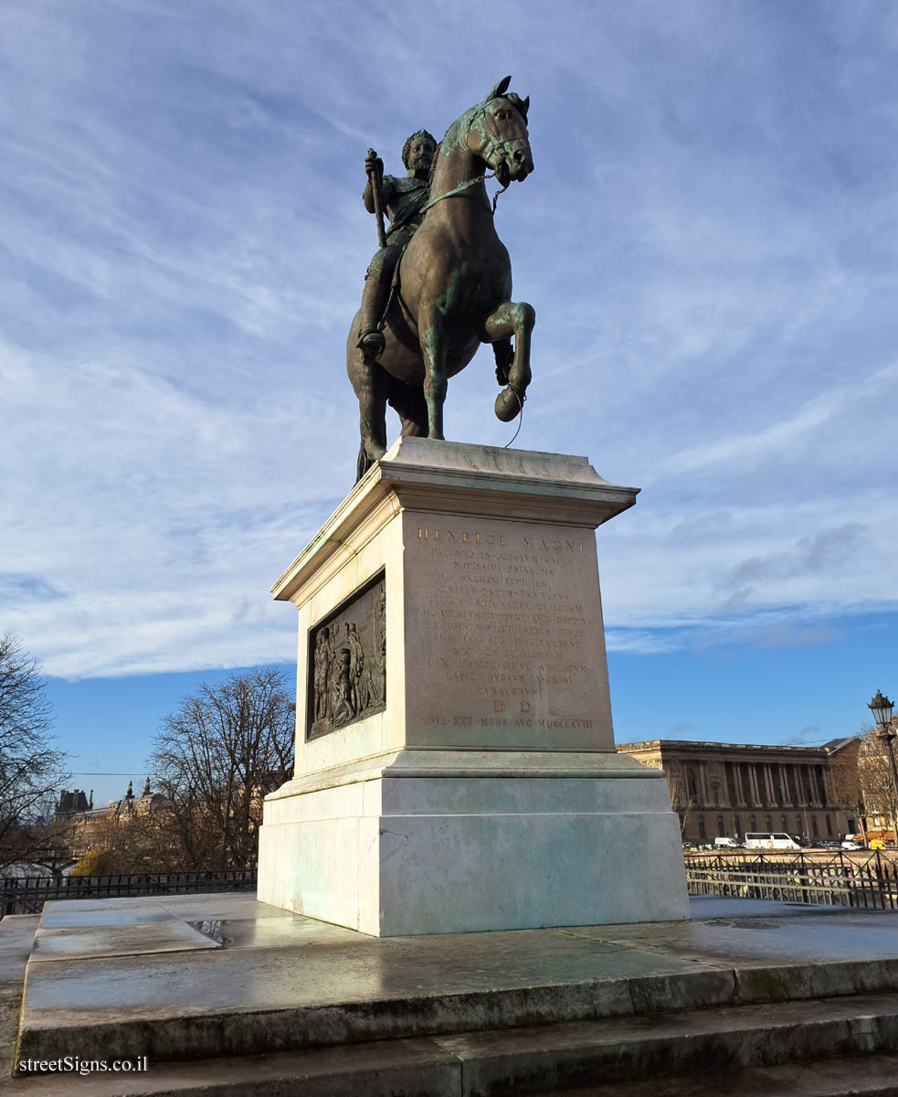 Paris - Statue of King Henry IV of France riding his horse - 15 Pl. du Pont Neuf, 75001 Paris, France