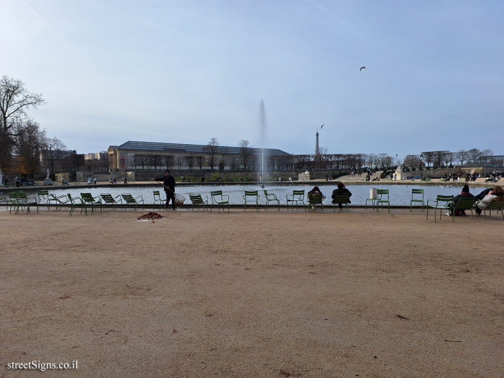 Paris - Tuileries Gardens - direction sign - the octagonal basin