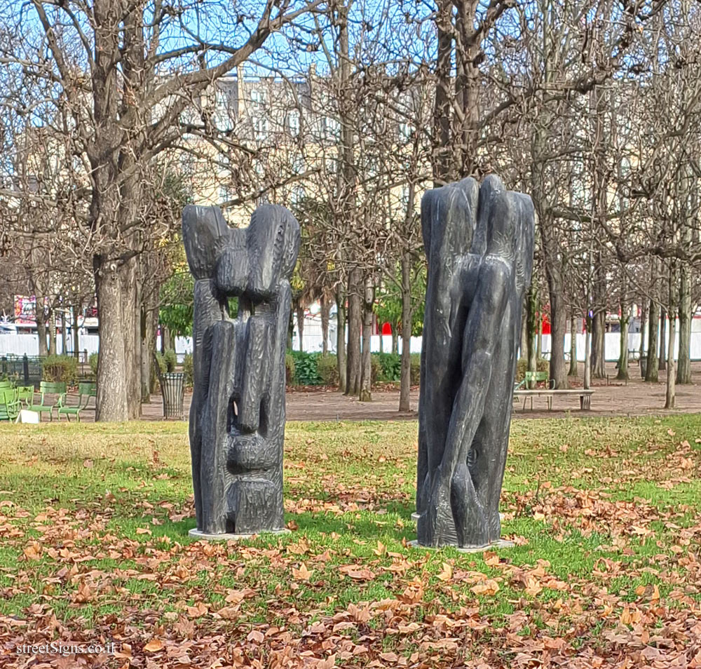 Paris - Tuileries Gardens "Personnage III" outdoor sculpture by Étienne Martin - All. Centrale, 75001 Paris, France