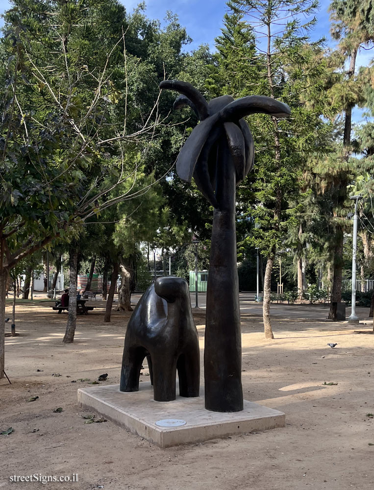 Tel Aviv - "Camel and Palm Tree" - Outdoor sculpture by Amos Kenan - Mish’ol Ya’akov 5 (Meir’s Garden), Tel Aviv-Jaffa, Israel